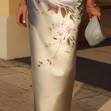 Robe Midi Satinée avec Motif Floral sur Une Épaule